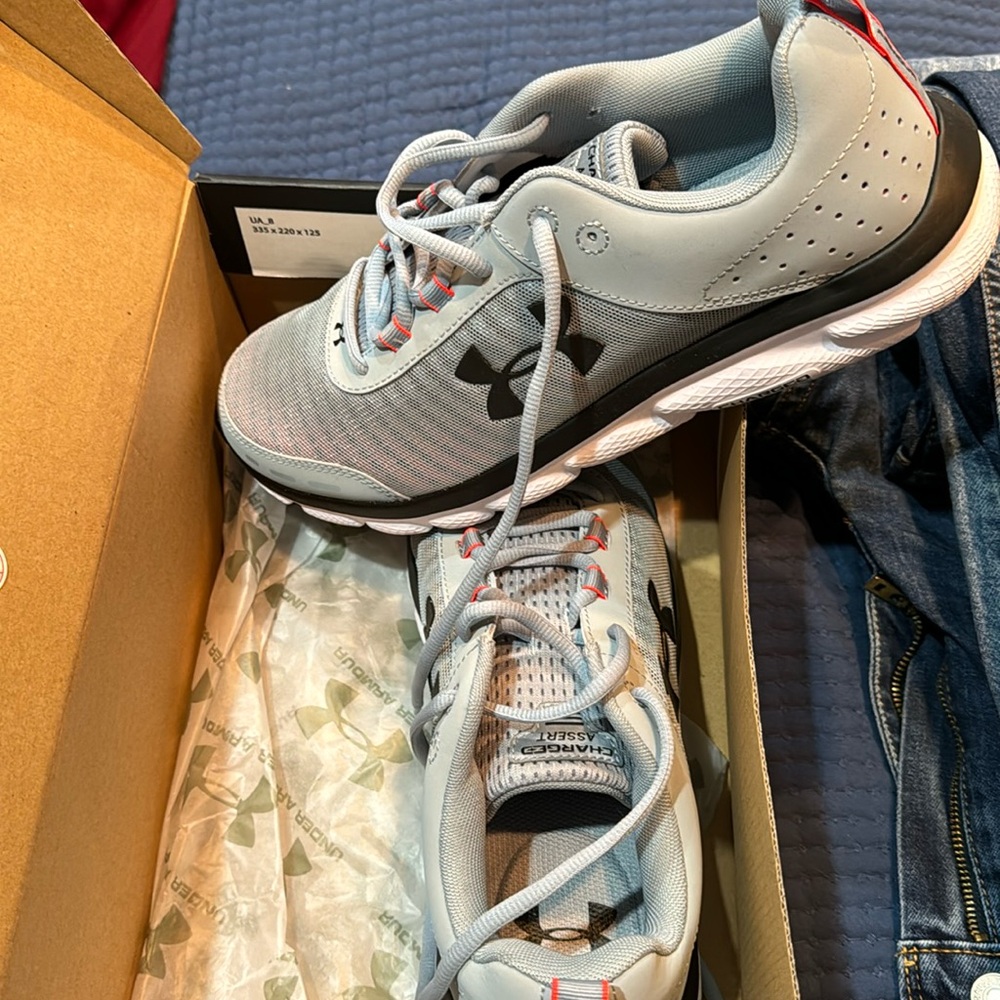 New in box men’s Under Armour Shoes